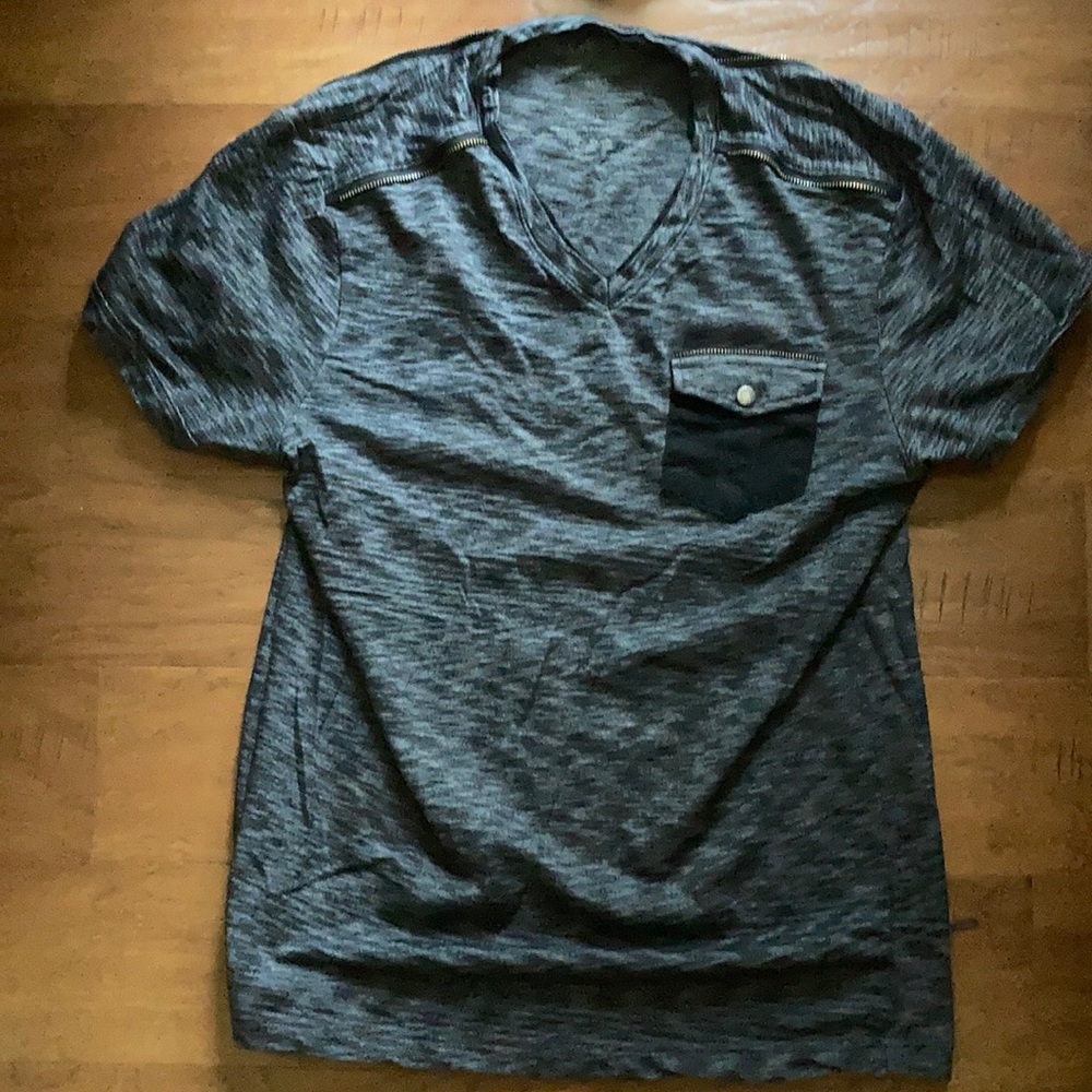 Men’s Guess t-shirt